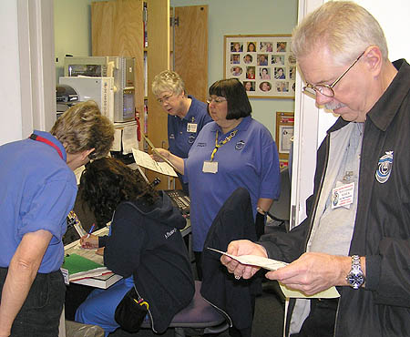 HDSCS members learn about paramedic dispatch